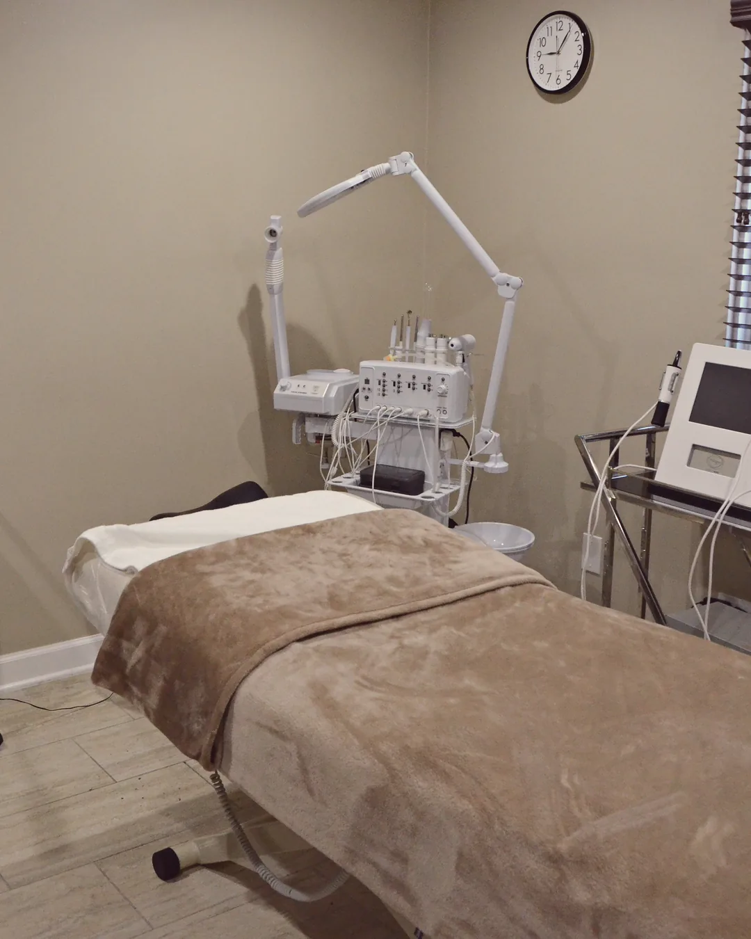 The laser treatment room with the treatment bed